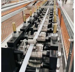 T型龍骨機